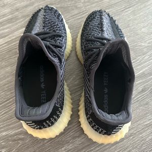 Adidas Yeezy Boost 350

Box is not included

#adidas #yeezy #yeezyboost350